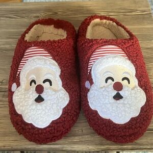 Adorable Santa slippers. 🎅